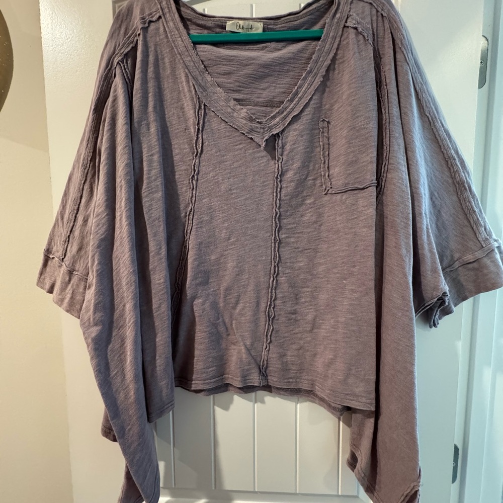 Oli & Hali raw hem top